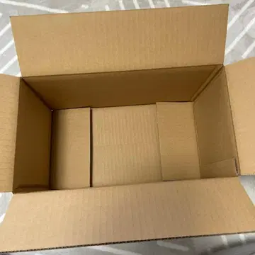 80 사이즈 상자, 2000엔 이하 의류만 가득 담기입니다.