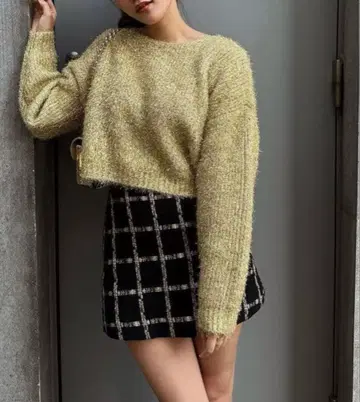sheller 골드 니트탑 세미 크롭 글리터 스웨터