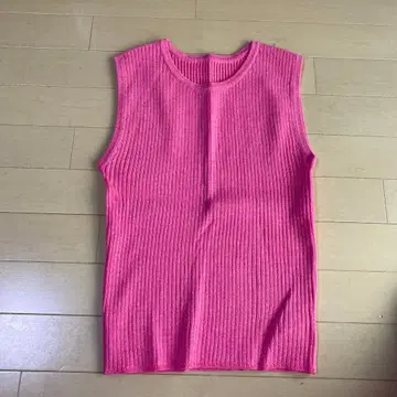 리브 니트 슬리브리스 상의 핑크