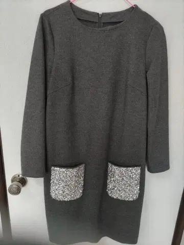그레이 긴팔 원피스 귀여운 스팽글 라메 포켓 부착