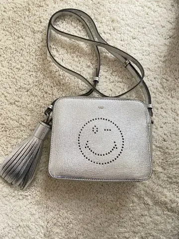 [ 미사용 ] 스마일리 페이스 숄더백 실버