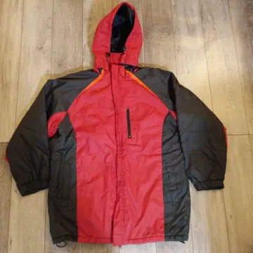 빨간색과 블랙의 후드 부착 나일론 자켓 M