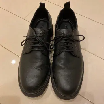 ZARA 블랙 레이스업 슈즈