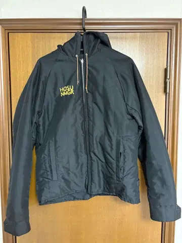 블랙 후드 부착 자켓 베트남 자수