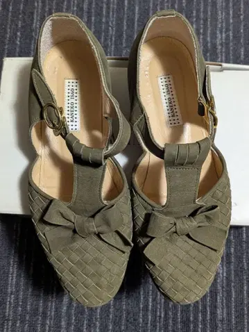WONDERFUL WORLD 올리브 그린 스트랩 신발 사이즈 XL