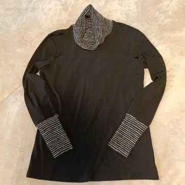 스페치오 샤틀 플리츠 하이넥 긴팔 상의