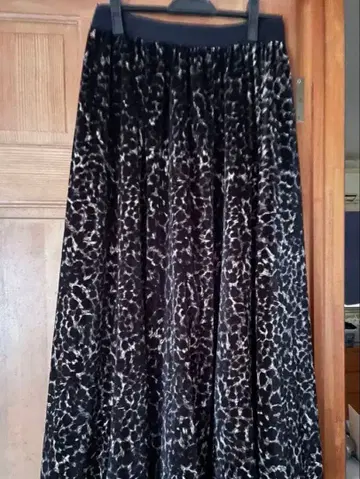 Thomas 레오파드 무늬 벨벳 플레어 스커트