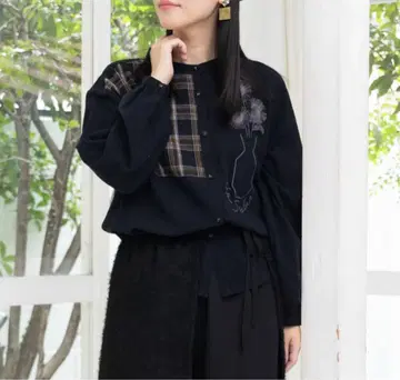 [이즈] 체크 무늬 x 프린지 꽃 자수 BL [주말 한정 할인 중]