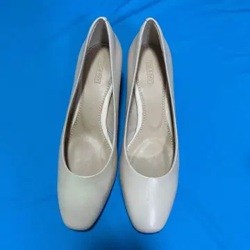 미사용 새상품 양가죽 천연 가죽 베이지 펌프스 25cm 슬림