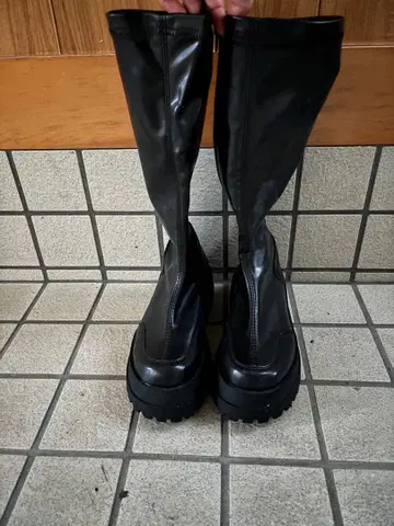 블랙 통굽 롱 부츠 GRL