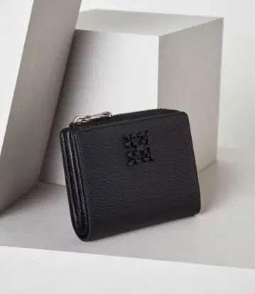 russet 모노그램 플레이트 하프 지갑 Black2