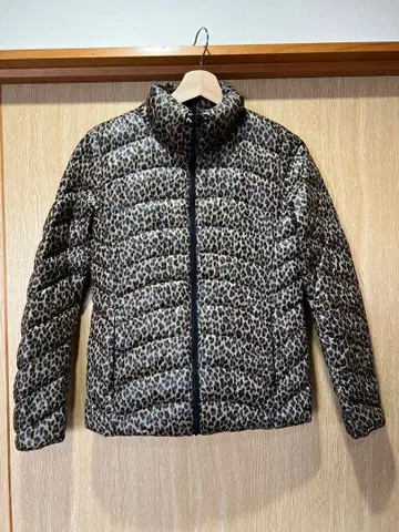 새상품급 레어 상품 UNIQLO 레오파드 무늬 레오파드 다운 자켓 M