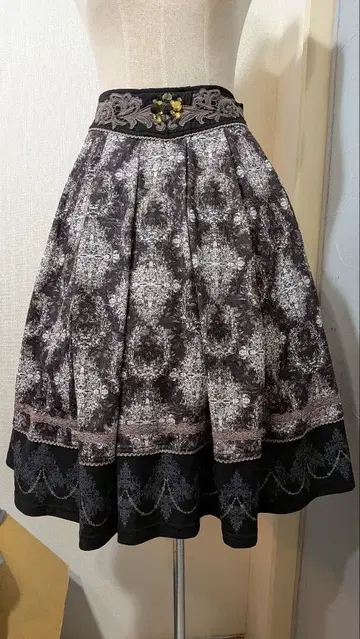 rozen kavalier 오리지널 프린트 패턴 비쥬 스커트