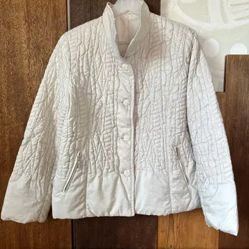 화이트 퀼팅 자켓