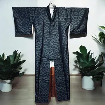 블랙 컬러 꽃무늬  기모노 새상품급