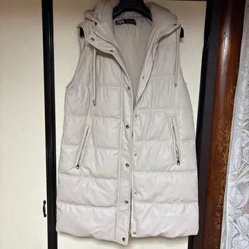 ZARA 베이지 퀼팅 다운 베스트 M