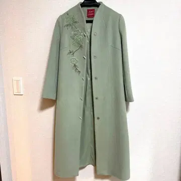 꽃무늬 자수 그린 롱 코트