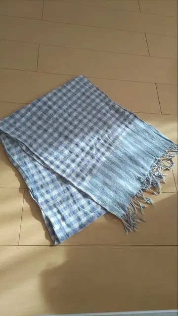 파랑과 화이트 체크 무늬 코튼 스톨