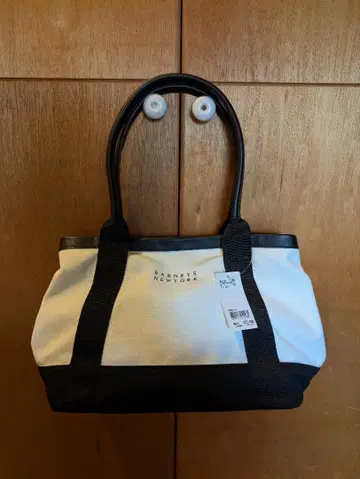 새상품 BARNEYS NEW YORK 토트백 화이트/블랙