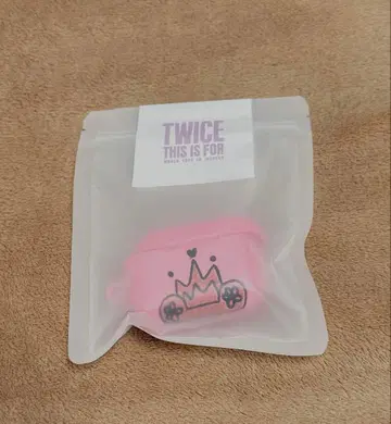 [ 익명 ] TWICE 서울콘 굿즈 AirPods 케이스 모모