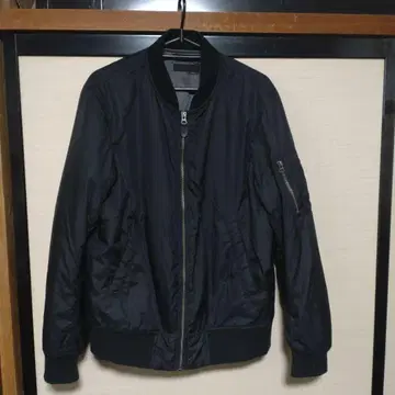 유니클로 블랙 나일론 점퍼