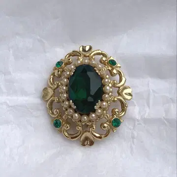 Coro | 에메랄드 그린 큐빅 빈티지 브로치