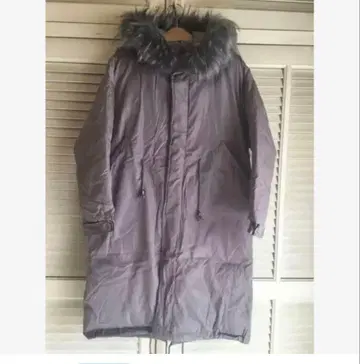 미사용 퍼 달린 그레이 롱 모즈 코트