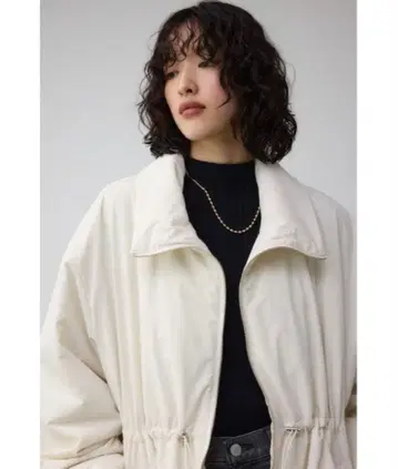 [ 새상품급 ] 아줄바이마우지 충전솜 디자인 미들 코트