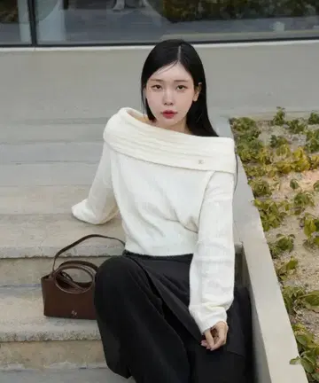 URAGO Bona 오프 숄더 니트 아이보리