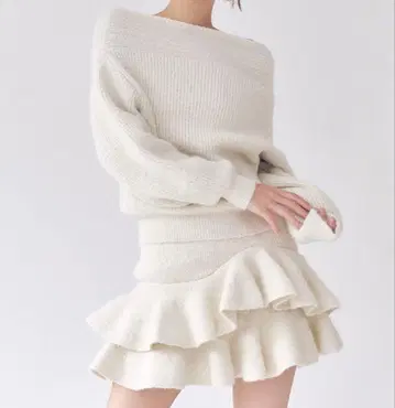 릴리 브라운 오프숄더 니트 셋업 아이보리