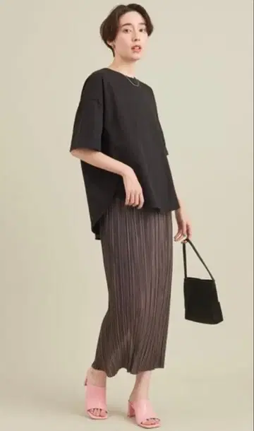 플리츠 백 슬릿 스커트 모카
