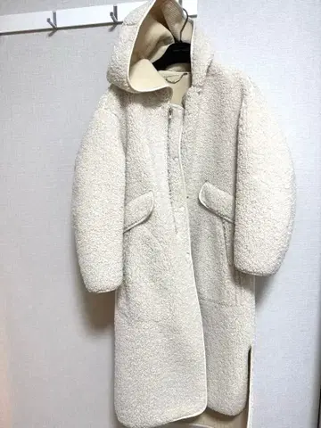 아이보리 후드 부착 보아 자켓 롱 기장