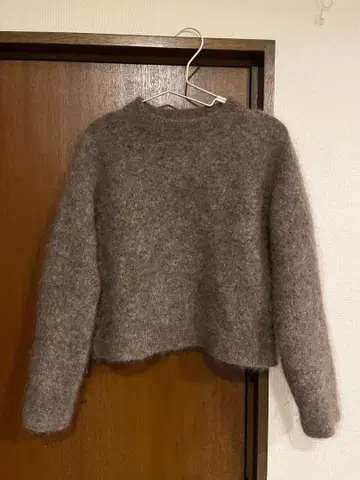 [ ZARA ] 브라운 계열 크루넥 모헤어 니트