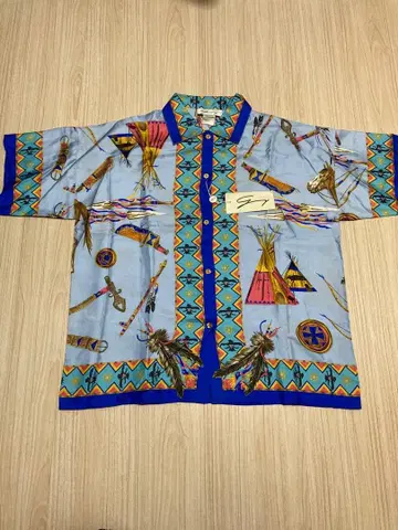 [ 새상품 ] Genny 인디언 모티브 실크 반팔 셔츠 사이즈 44