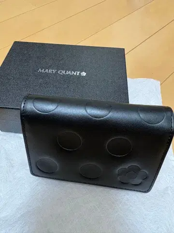 MARY QUANT 블랙 3단 폴더형 지갑