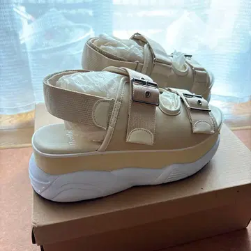 heather 베이지 스트랩 샌들