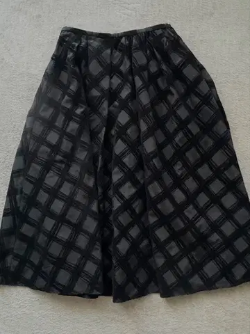 CELFORD 블랙 체크 플로키 플레어 스커트