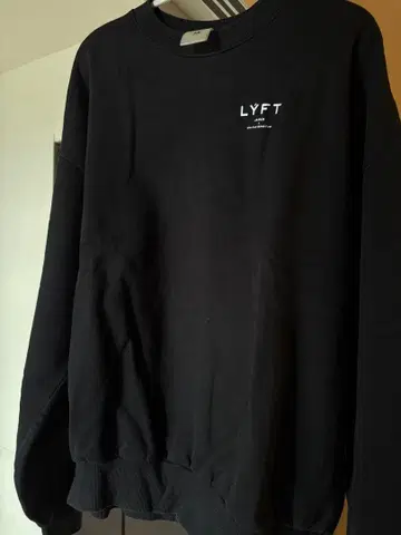 [ 완판템 ] LYFT 블랙 맨투맨 M