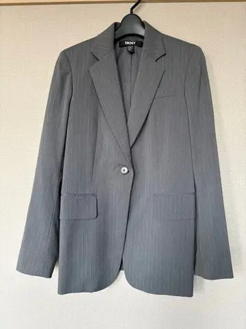 DKNY 그레이 스트라이프 테일러드 자켓 사이즈 2