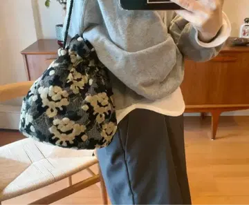 MORO antique flower(black) 원형 복조리 백 블랙