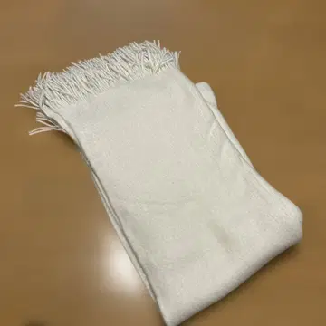 화이트 프린지 머플러