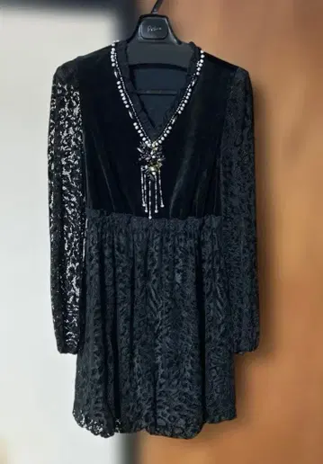이타리야 블랙 벨벳 레이스 원피스