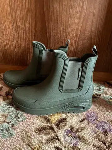 스케쳐스 올리브 그린 방수 숏부츠 미사용 26cm