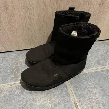 The North Face 블랙 어그 부츠