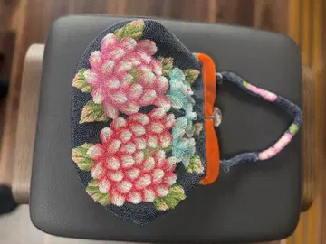 꽃무늬 자수 핸드백