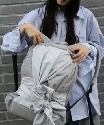 IUGAMAKARAS 이우가마카라스 백 실버 그레이