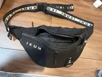 Ikumi 이쿠미 블랙 바디백 나일론