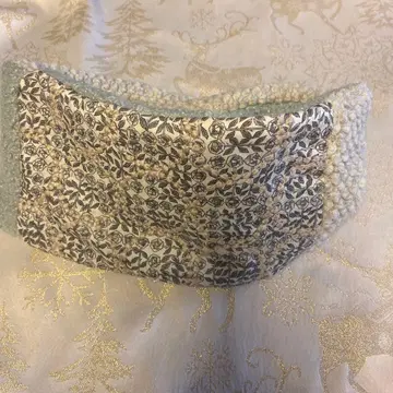 미나 페르호넨 슬리핑 로즈 탬버린 넥워머 핸드메이드