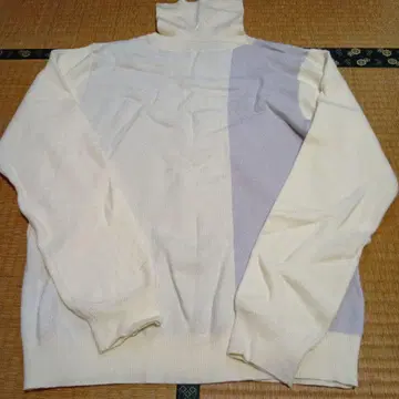 [ 미사용 ] 터틀넥 스웨터 M 사이즈