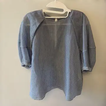 Mila Owen 스트라이프 오부 소매 상의